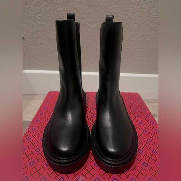 $428 Tory Burch Leather - Benton Boot. Boots in size 9.5 - Picture 1 of 6